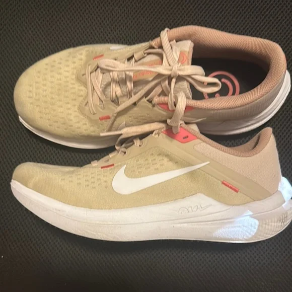 Nike Tan and White Running Shoes - Picture 3 of 9